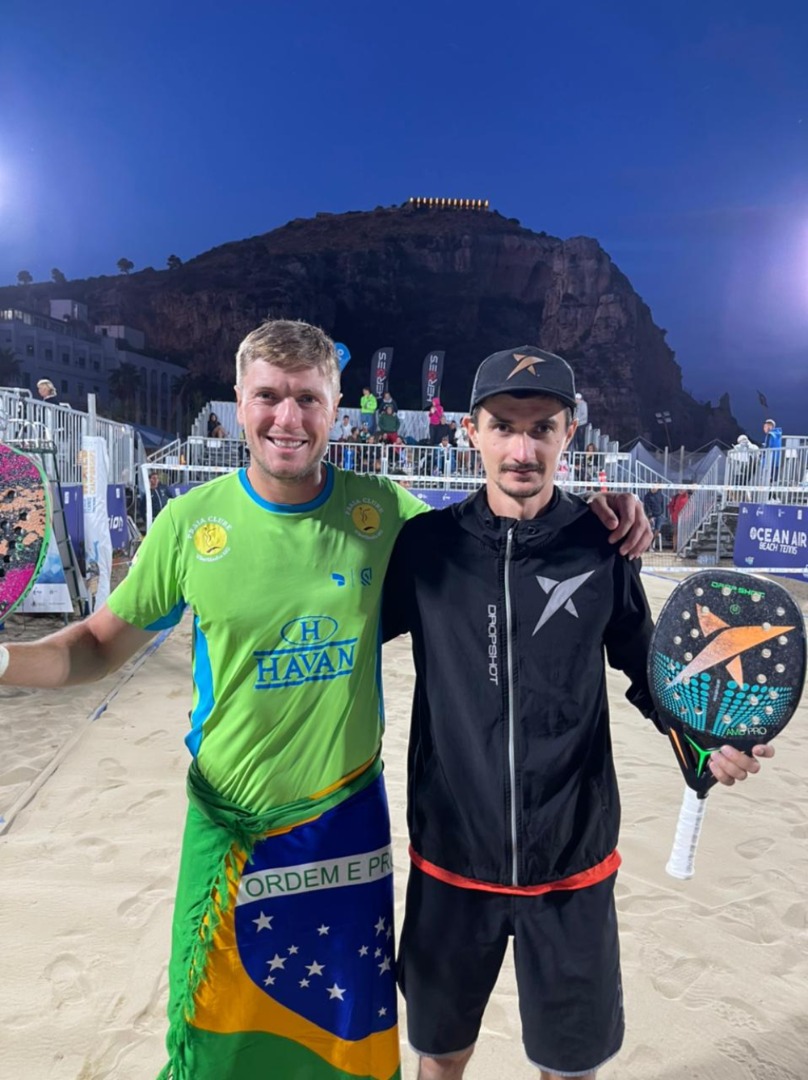 Mundial de Beach Tennis: André Baran e Nikita Burmakin avançam